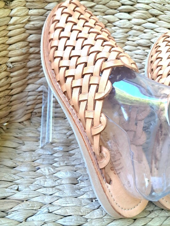 Shoes - Macarena Collection NWOT Womens Huaraches Handmade Sz 9 Tan Leather
